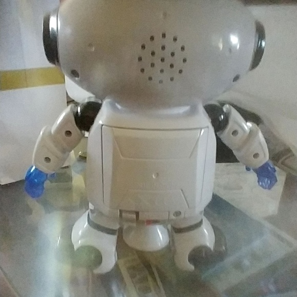 Dancing Robot - Picture 4 of 4